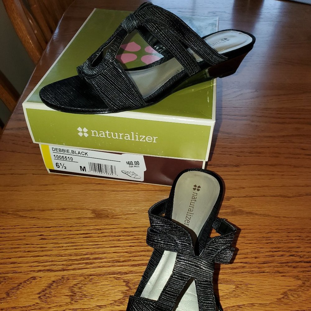 Naturalizer Black sandals size 6.5
